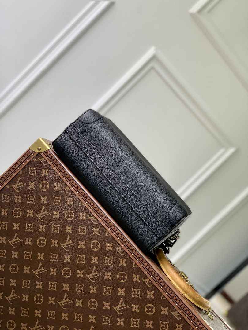 Louis Vuitton Soul Trunk East West M11615 Black leather - Default Title - View 4