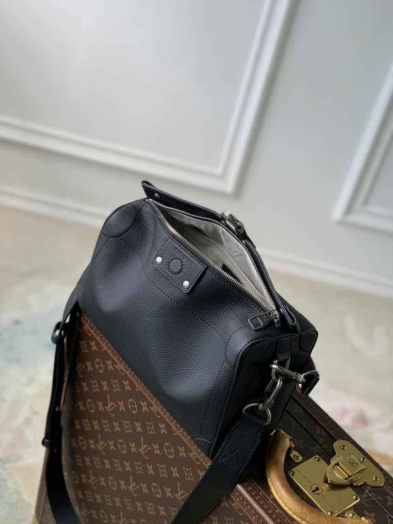 Louis Vuitton Soul Trunk East West M11615 Black leather - Default Title - View 5