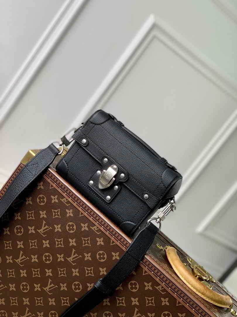 Louis Vuitton Soul Trunk M11516 Black Leather - Default Title - View 1