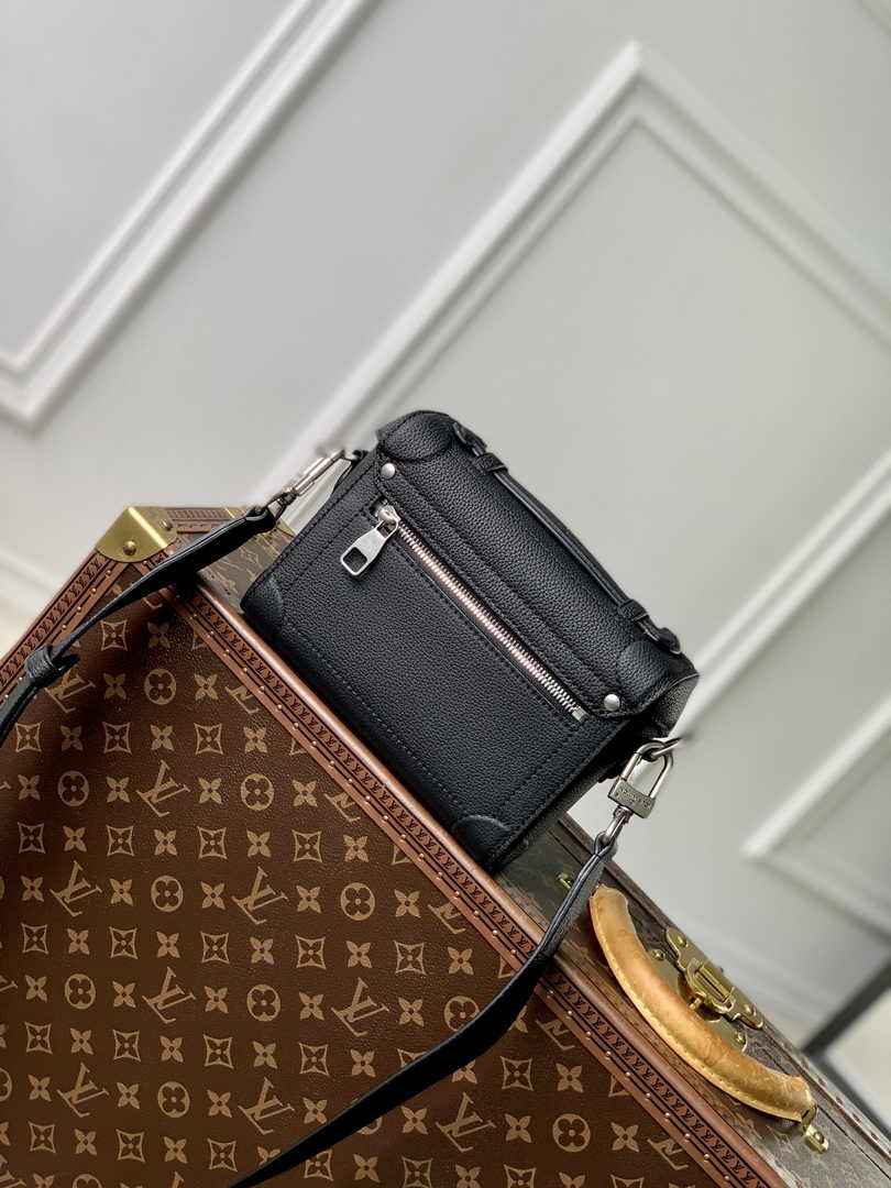 Louis Vuitton Soul Trunk M11516 Black Leather - Default Title - View 3