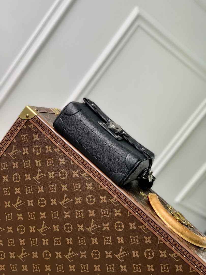 Louis Vuitton Soul Trunk M11516 Black Leather - Default Title - View 4