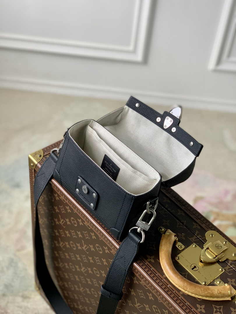 Louis Vuitton Soul Trunk M11516 Black Leather - Default Title - View 5