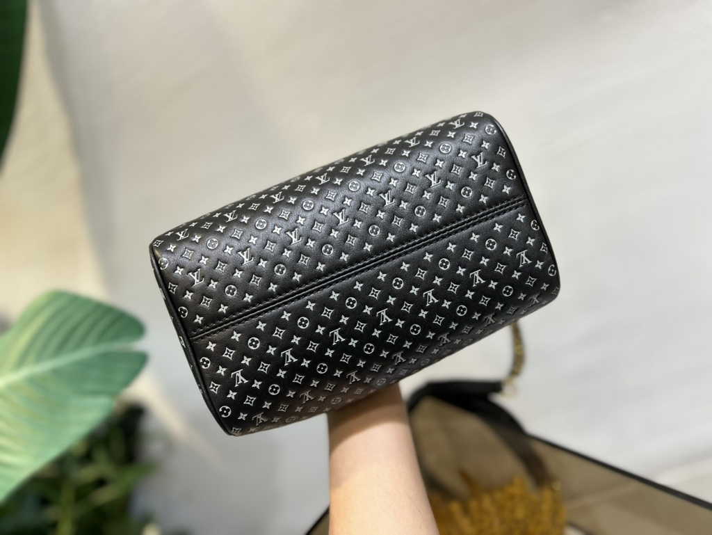 Louis Vuitton Speedy Bandoulière 20 Bag M22595 Monogram Leather