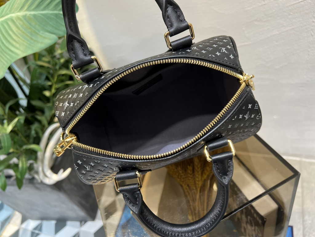 Louis Vuitton Speedy Bandoulière 20 Bag M22595 Monogram Leather
