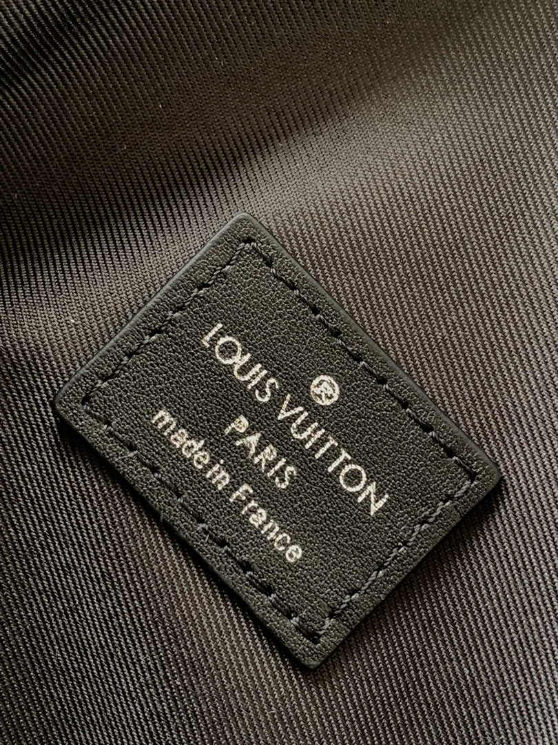 Louis Vuitton Steamer Wearable Wallet M81935 Leather