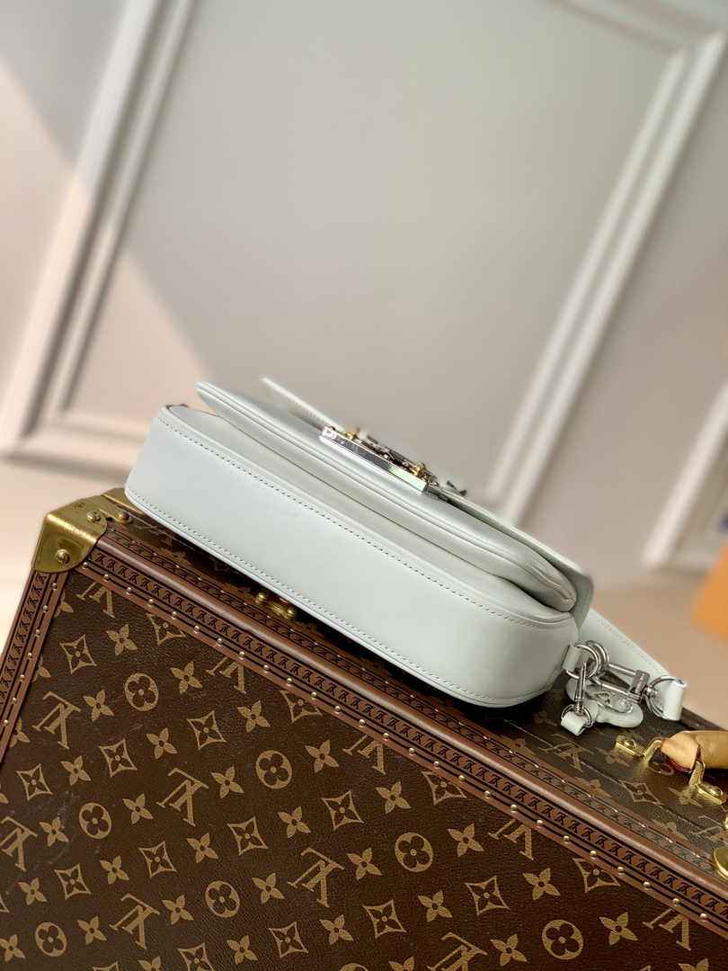 Louis Vuitton Swing Shoulder Bag M20395 White Leather - Default Title - View 4
