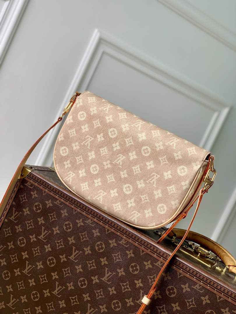 Louis Vuitton Travels With Grace Coddingon Escape M15134
