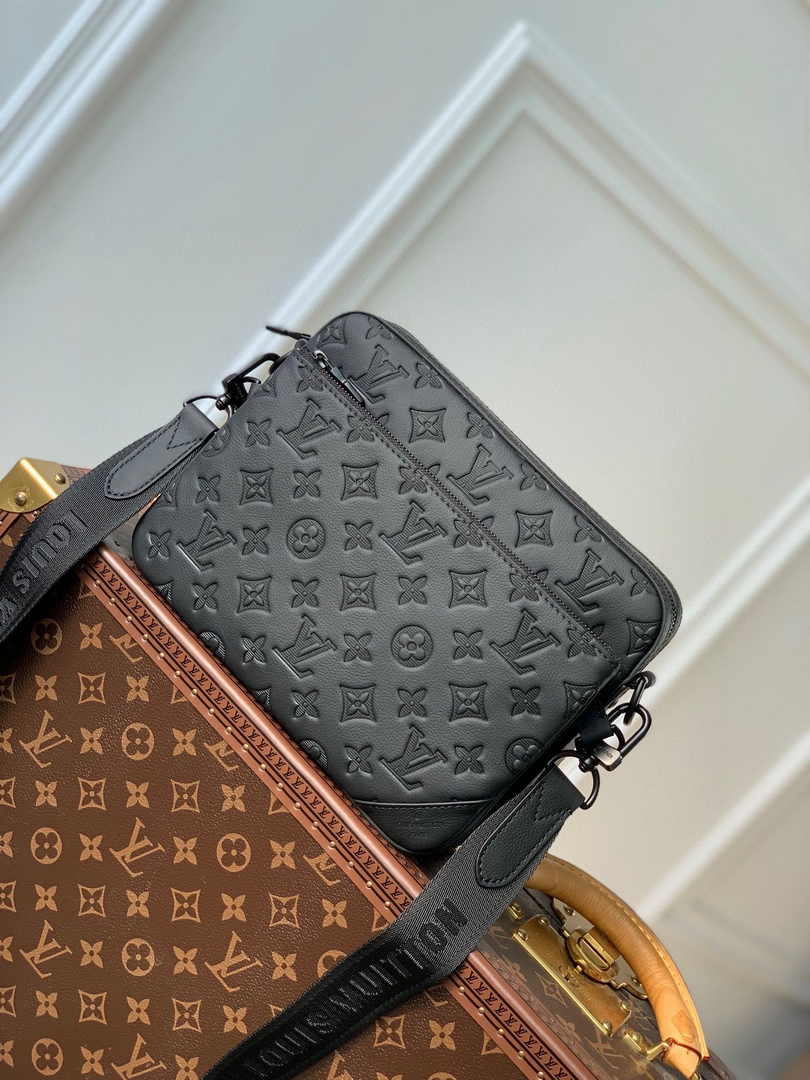 Louis Vuitton Trio Messenger M46602 Black Calf leather - Default Title - View 1
