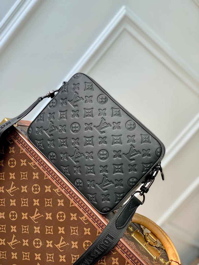 Louis Vuitton Trio Messenger M46602 Black Calf leather
