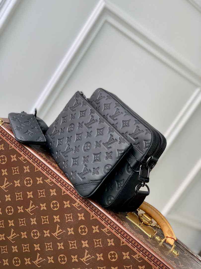 Louis Vuitton Trio Messenger M46602 Black Calf leather
