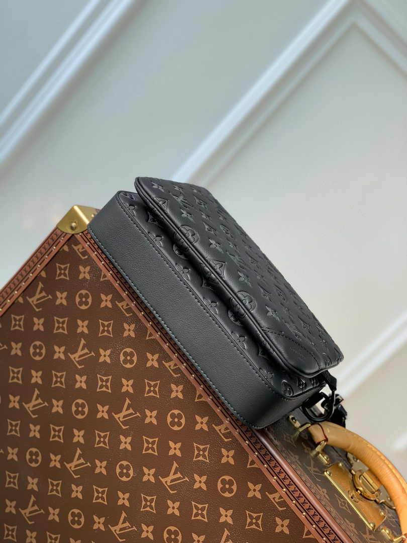 Louis Vuitton Trio Messenger M46602 Black Calf leather - Default Title - View 5