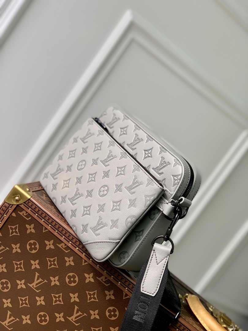 Louis Vuitton Trio Messenger M46603 Gray Calf leather - Default Title - View 3