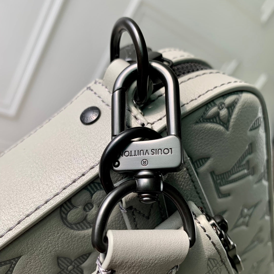 Louis Vuitton Trio Messenger M46603 Gray Calf leather
