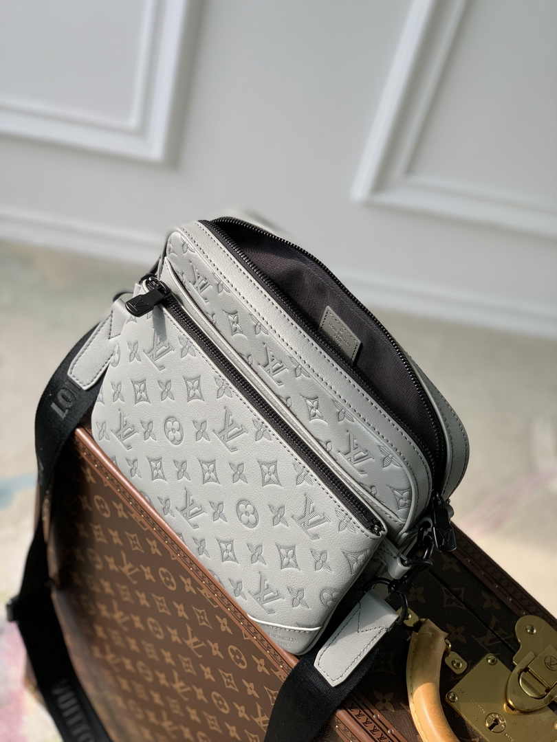 Louis Vuitton Trio Messenger M46603 Gray Calf leather - Default Title - View 7