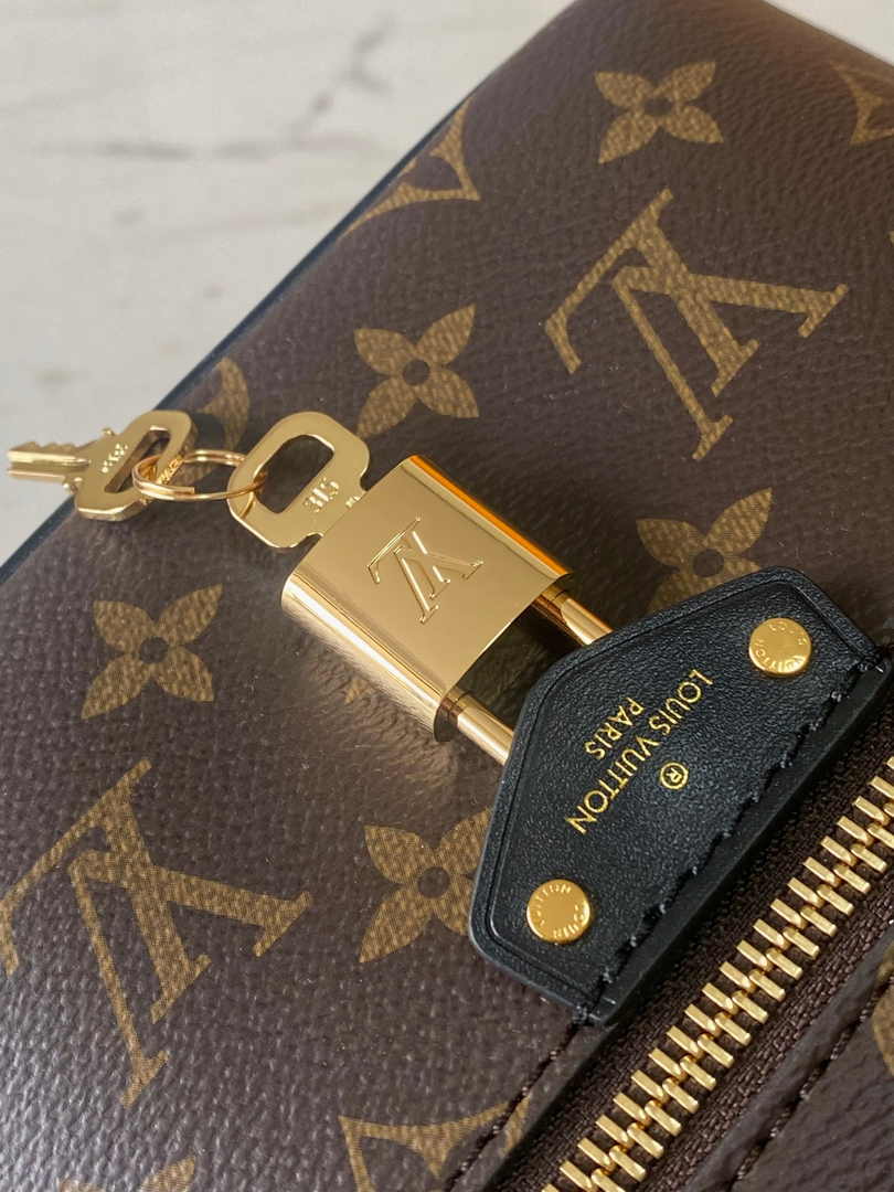 Louis Vuitton Vanity Chain Pouch M47125 Monogram canvas - Default Title - View 9