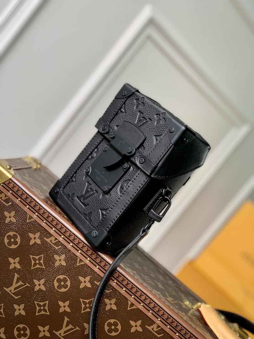 Louis Vuitton Vertical Trunk Wearable Wallet M82070 Black - Default Title - View 3