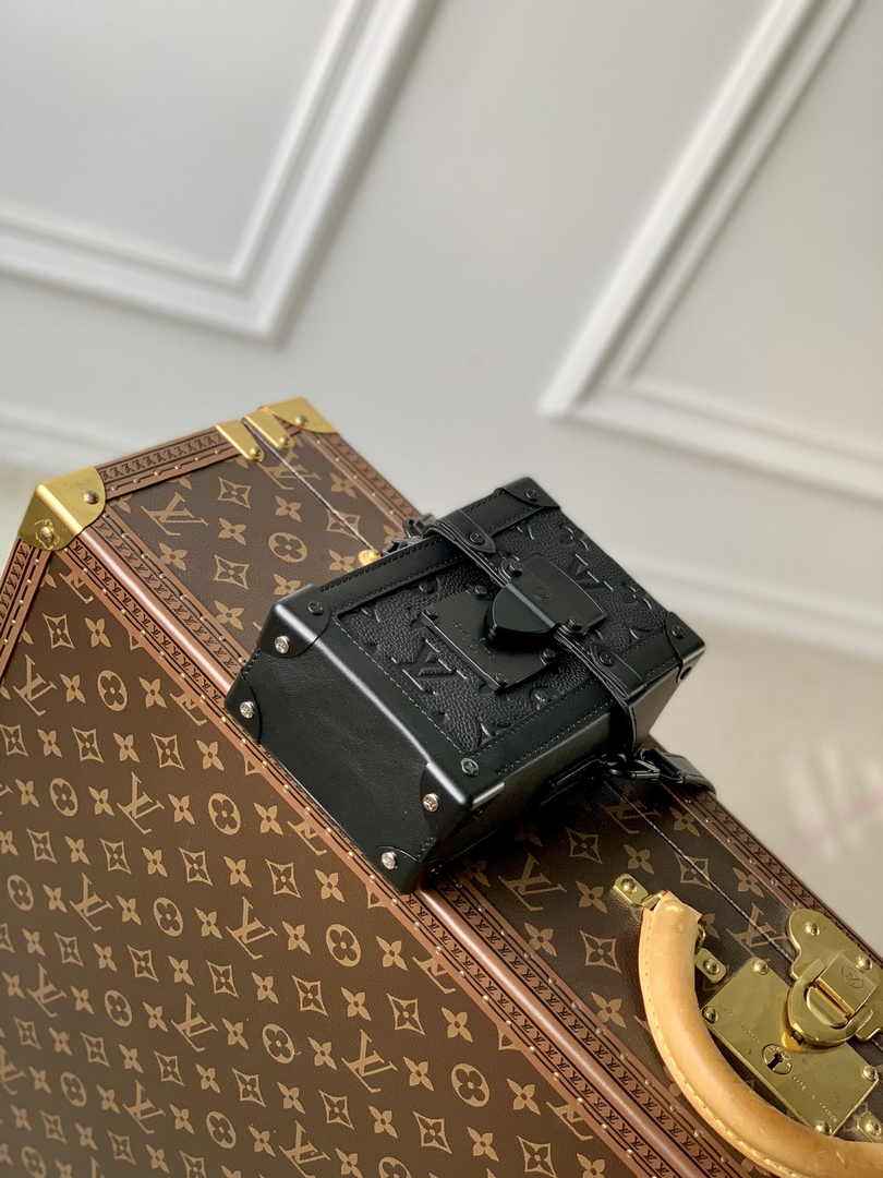 Louis Vuitton Vertical Trunk Wearable Wallet M82070 Black - Default Title - View 4