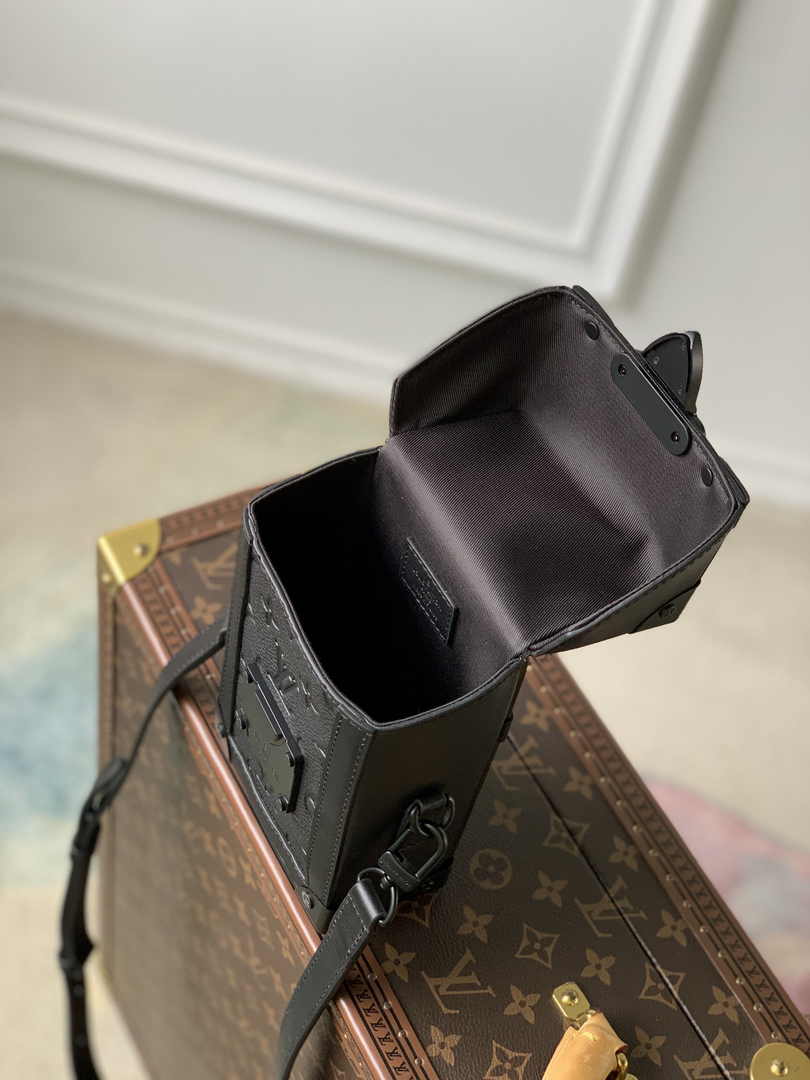 Louis Vuitton Vertical Trunk Wearable Wallet M82070 Black - Default Title - View 7