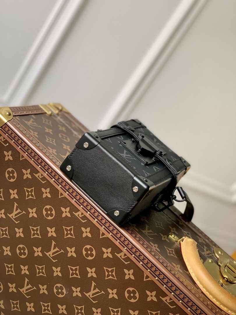 Louis Vuitton Vertical Trunk Wearable Wallet M82077 - Default Title - View 4