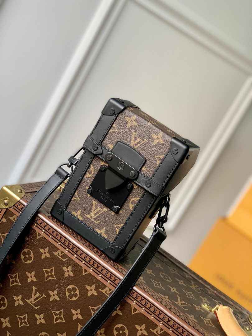 Louis Vuitton Vertical Trunk Wearable Wallet M82077 Monogram - Default Title - View 1