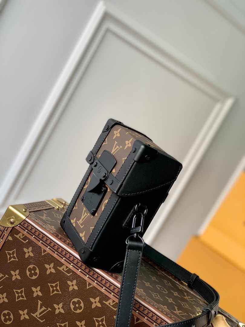 Louis Vuitton Vertical Trunk Wearable Wallet M82077 Monogram - Default Title - View 2