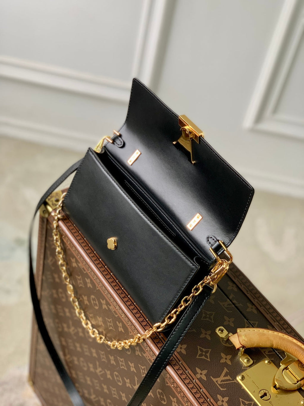 Louis Vuitton Wallet On Chain Capucines Bag M12413