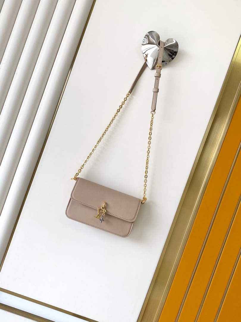 Louis Vuitton Wallet On Chain LV Bloom M14581