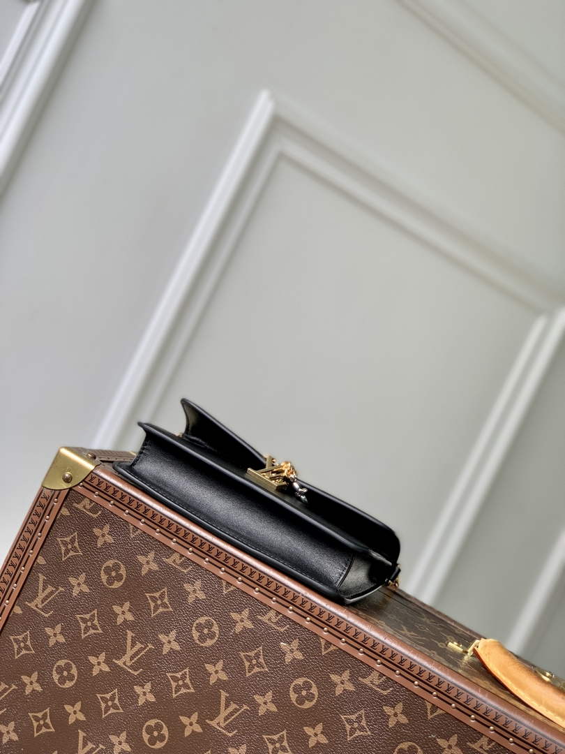 Louis Vuitton Wallet On Chain LV Bloom M14564