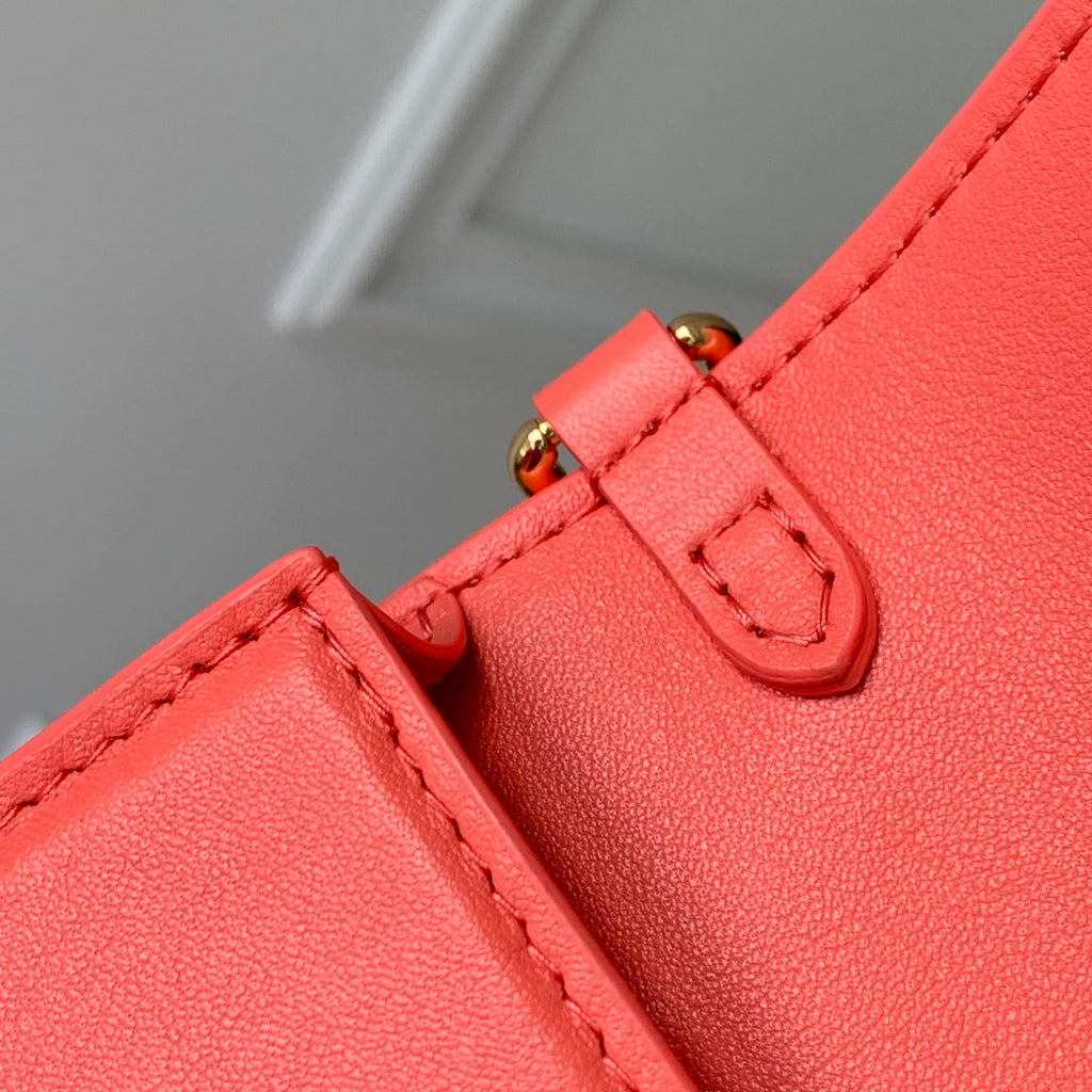 Louis Vuitton Wallet On Chain LV Bloom M14548
