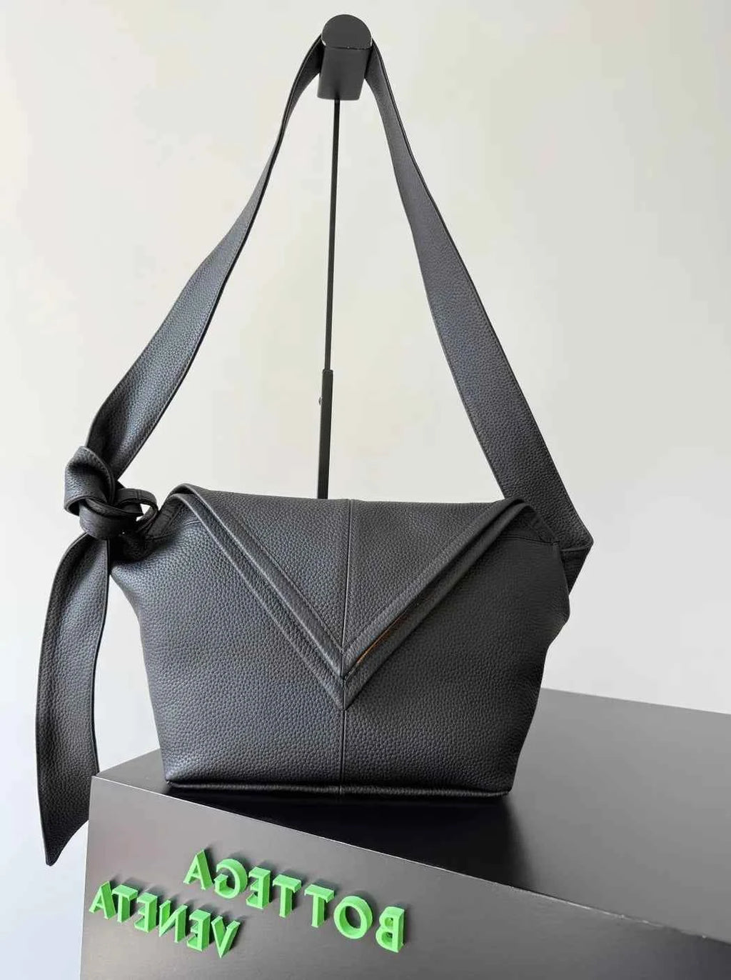 Bottega Veneta Men's Small Sawyer shoulder bag - 815807 Black Leather