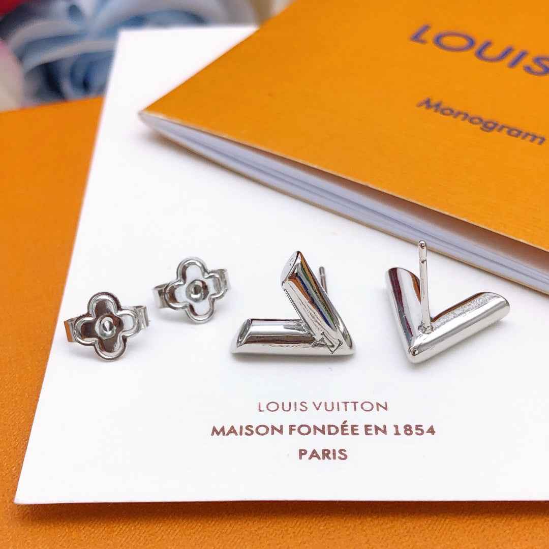 Louis Vuitton LV Earrings M00772