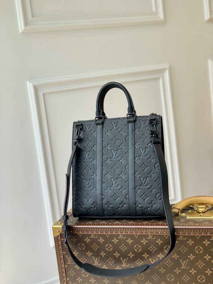 LV M59960 Louis Vuitton Sac Plat Cross Bag Black Taurillon Leather