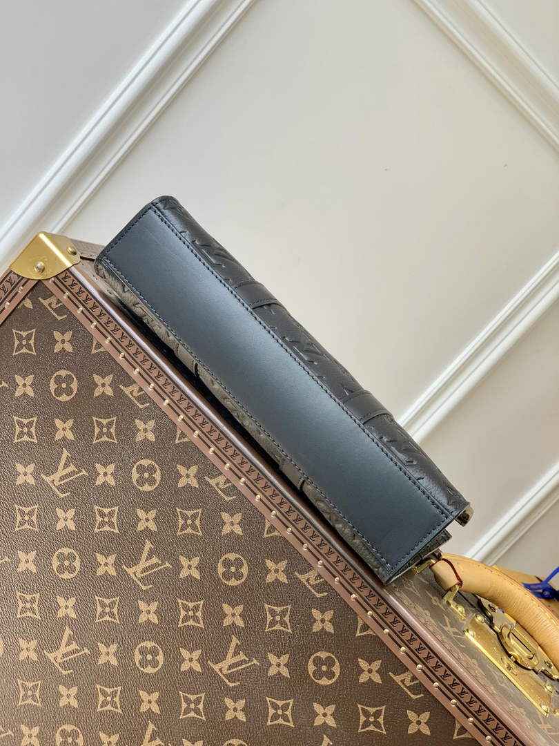 LV M59960 Louis Vuitton Sac Plat Cross Bag Black Taurillon Leather