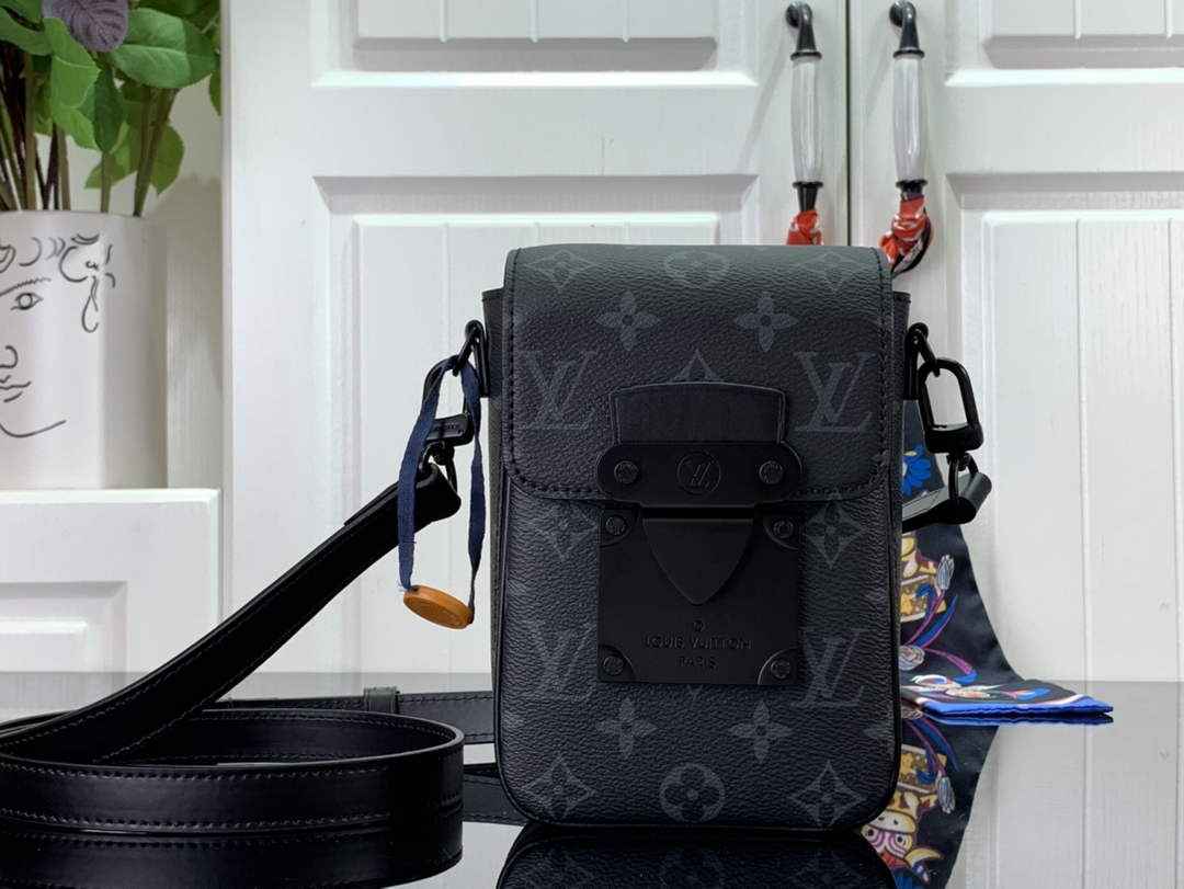 LV M81522 Louis Vuitton S-Lock Vertical wearable wallet monogram