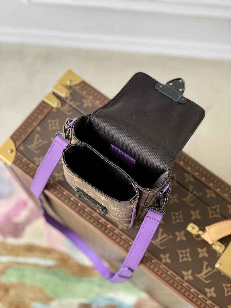 LV M81522 Louis Vuitton S-Lock Vertical wearable wallet monogram Purple