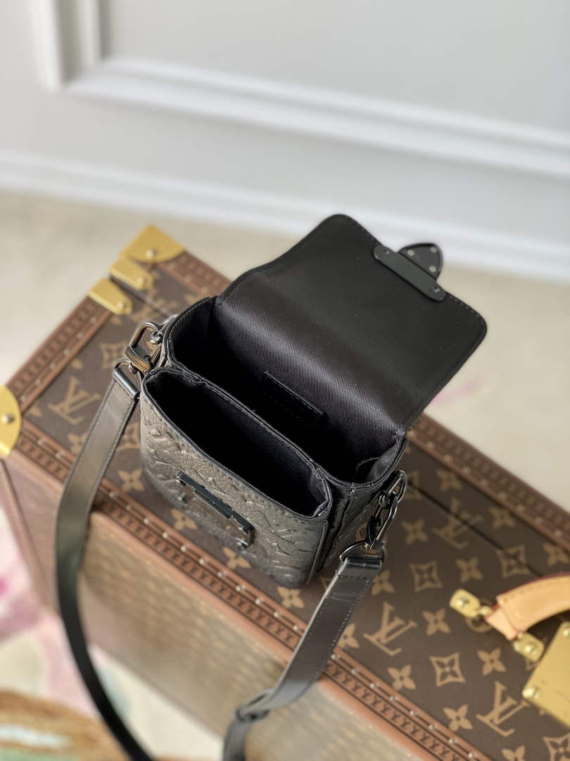 LV M81524 Louis Vuitton S-Lock Vertical wearable wallet Black - Default Title - View 5