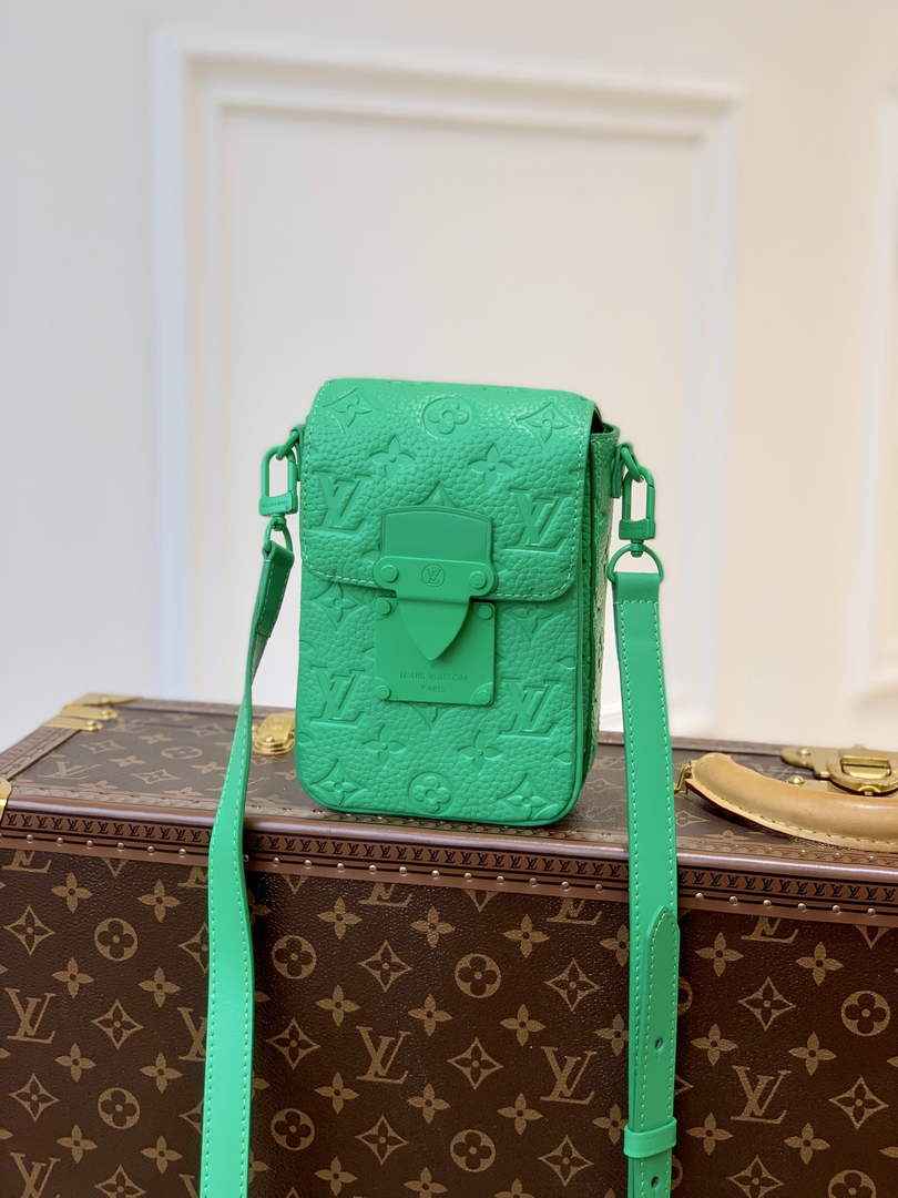 LV M81525 Louis Vuitton S-Lock Vertical wearable wallet Green