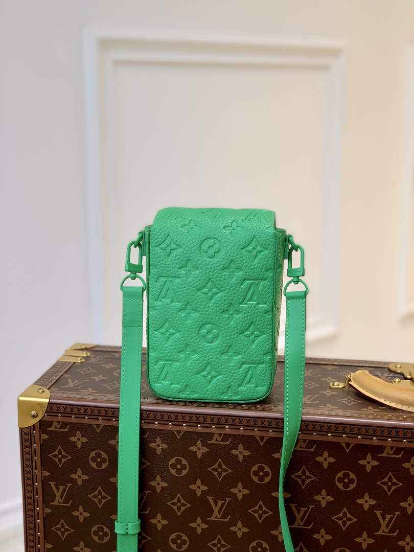 LV M81525 Louis Vuitton S-Lock Vertical wearable wallet Green