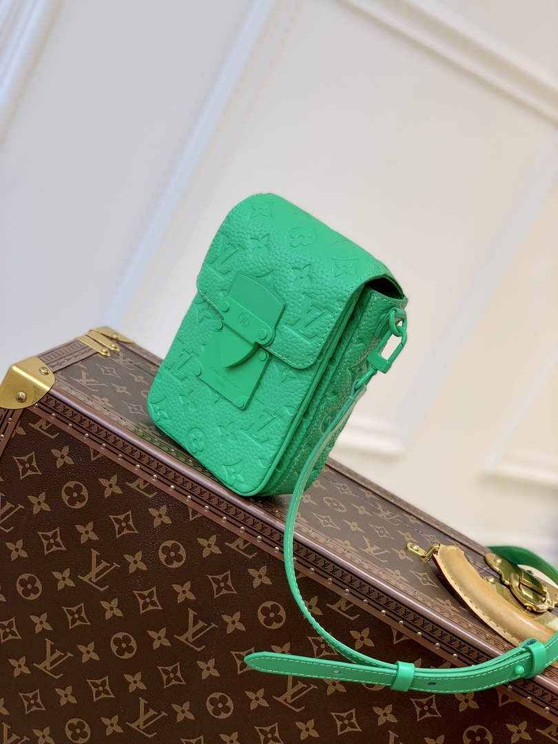 LV M81525 Louis Vuitton S-Lock Vertical wearable wallet Green