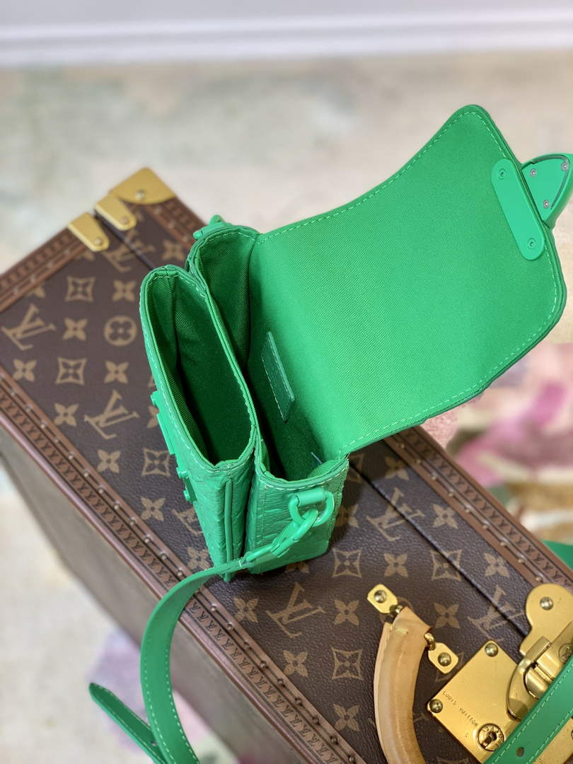 LV M81525 Louis Vuitton S-Lock Vertical wearable wallet Green - Default Title - View 8