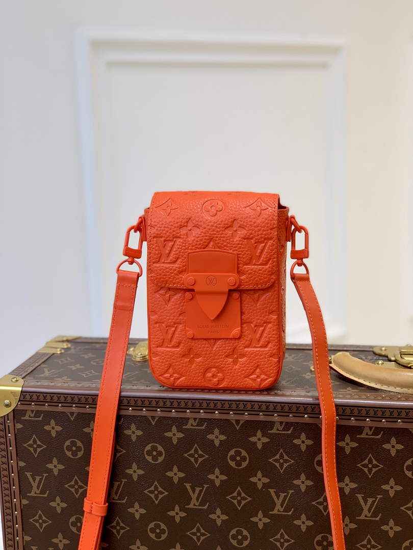 LV M81525 Louis Vuitton S-Lock Vertical wearable wallet orange