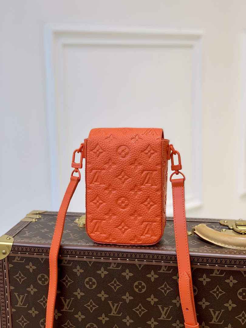 LV M81525 Louis Vuitton S-Lock Vertical wearable wallet orange