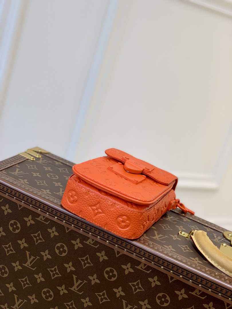 LV M81525 Louis Vuitton S-Lock Vertical wearable wallet orange