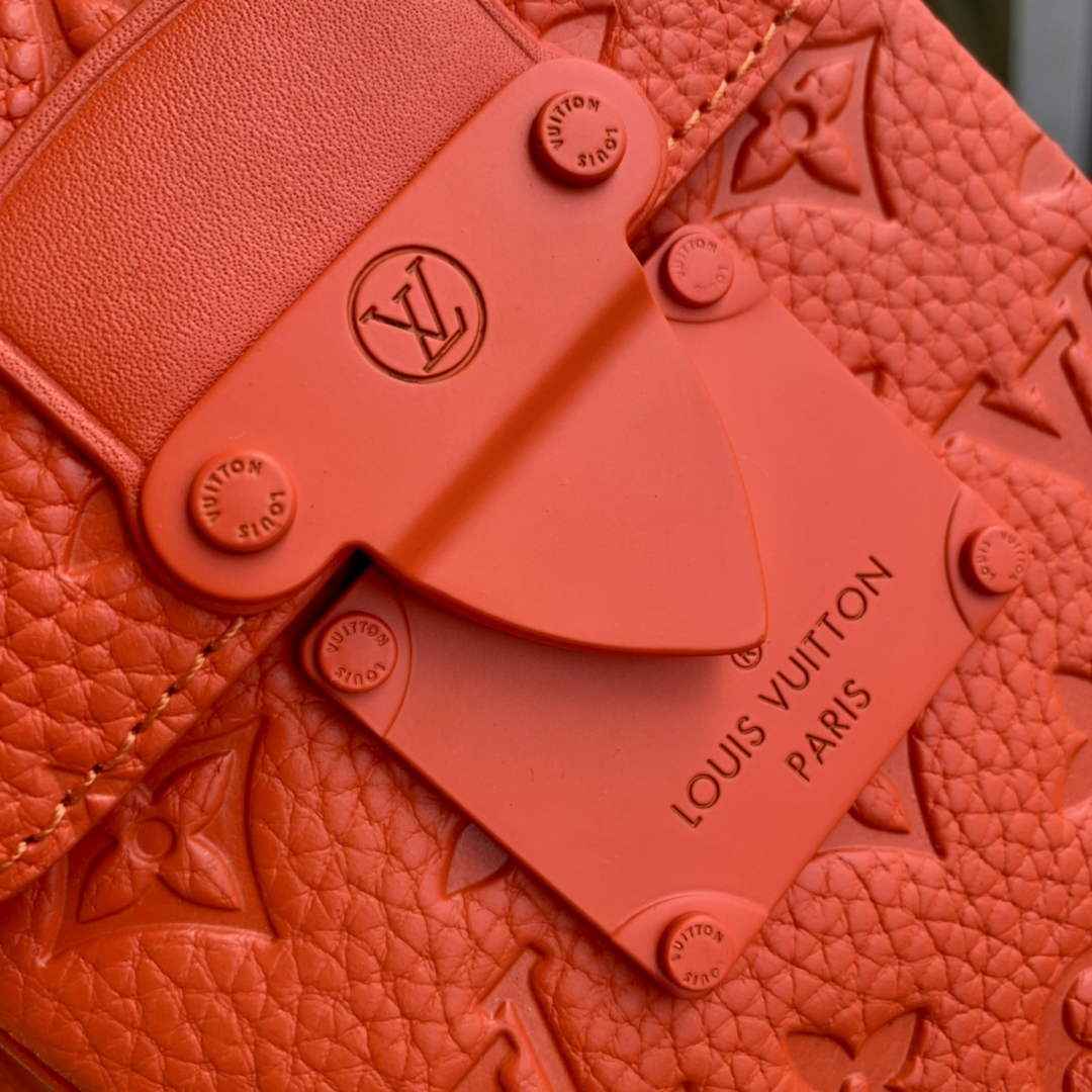 LV M81525 Louis Vuitton S-Lock Vertical wearable wallet orange