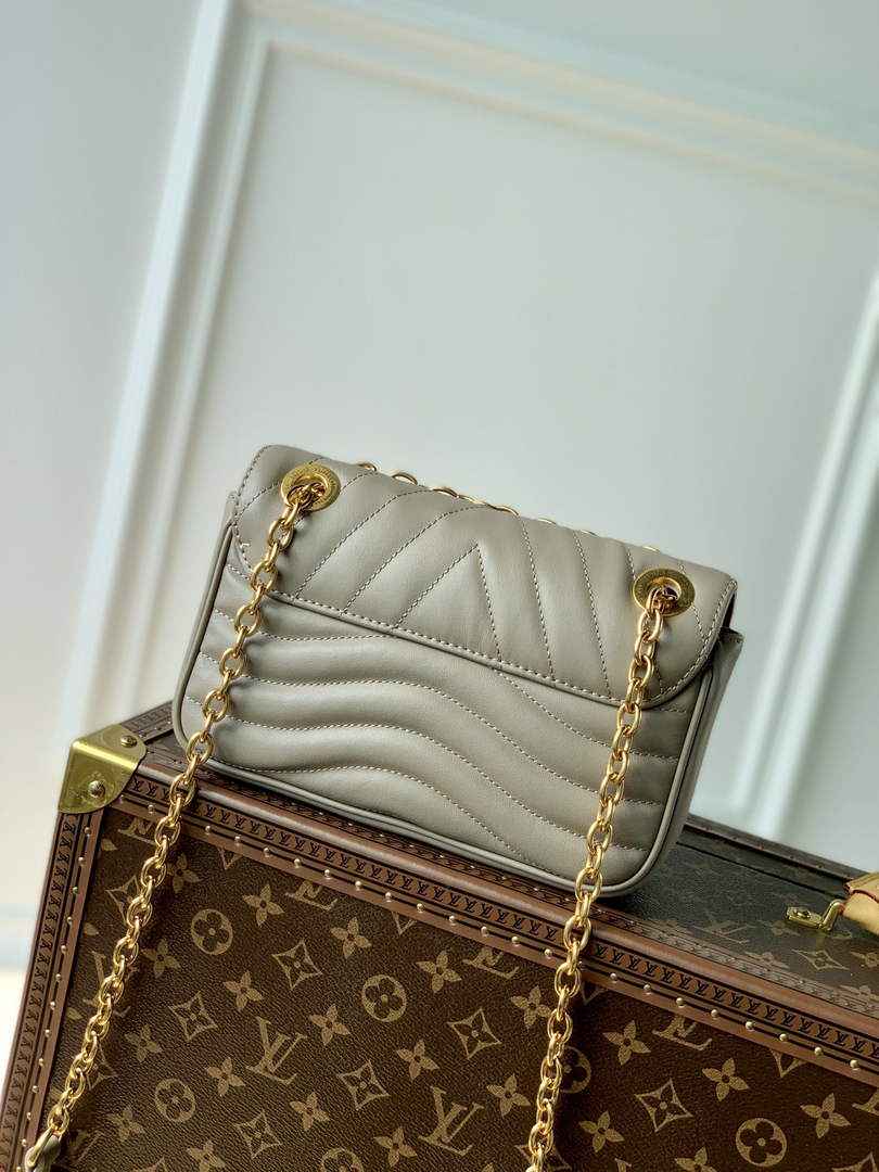 Louis Vuitton M20838 LV New Wave Chain Bag PM Gray