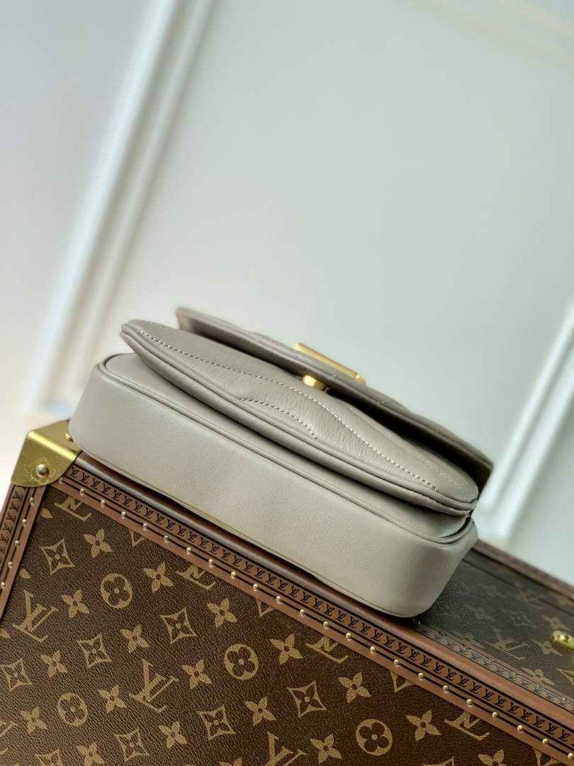 Louis Vuitton M20838 LV New Wave Chain Bag PM Gray