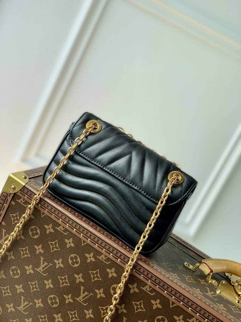 Louis Vuitton M20687 LV New Wave Chain Bag PM Black