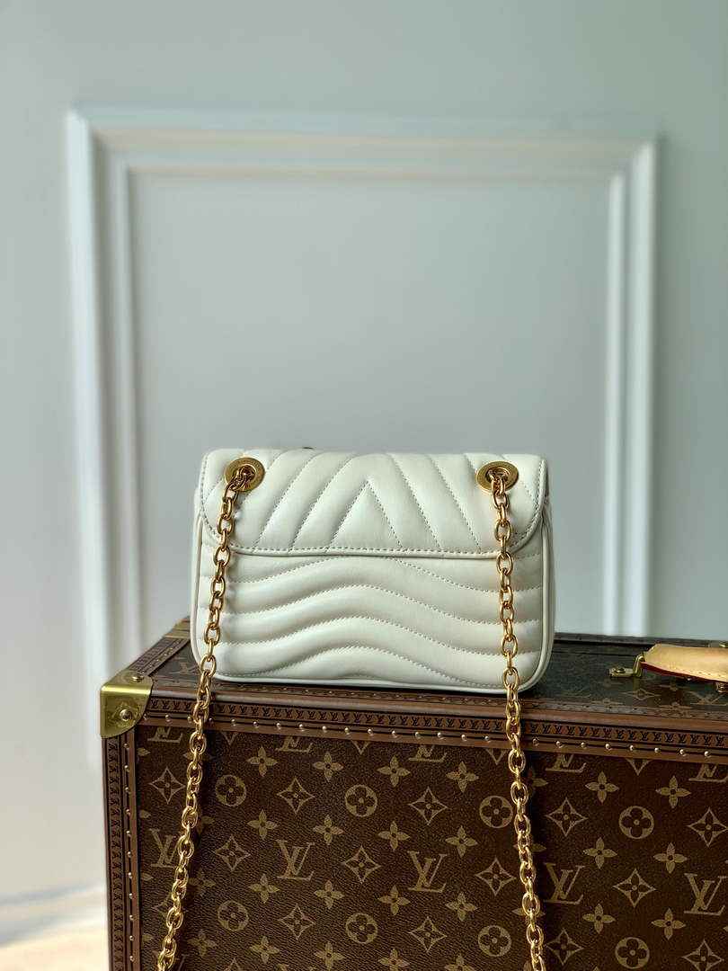 Louis Vuitton M20685 LV New Wave Chain Bag PM White