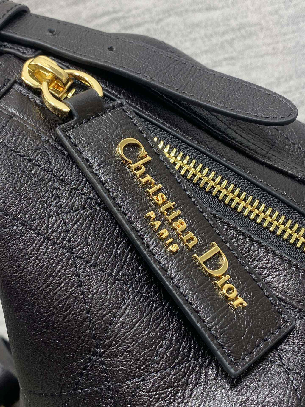 Medium D-Journey Bag in Vintage Smooth Calfskin - M2417 - Black Leather with Gold - Default Title - View 4