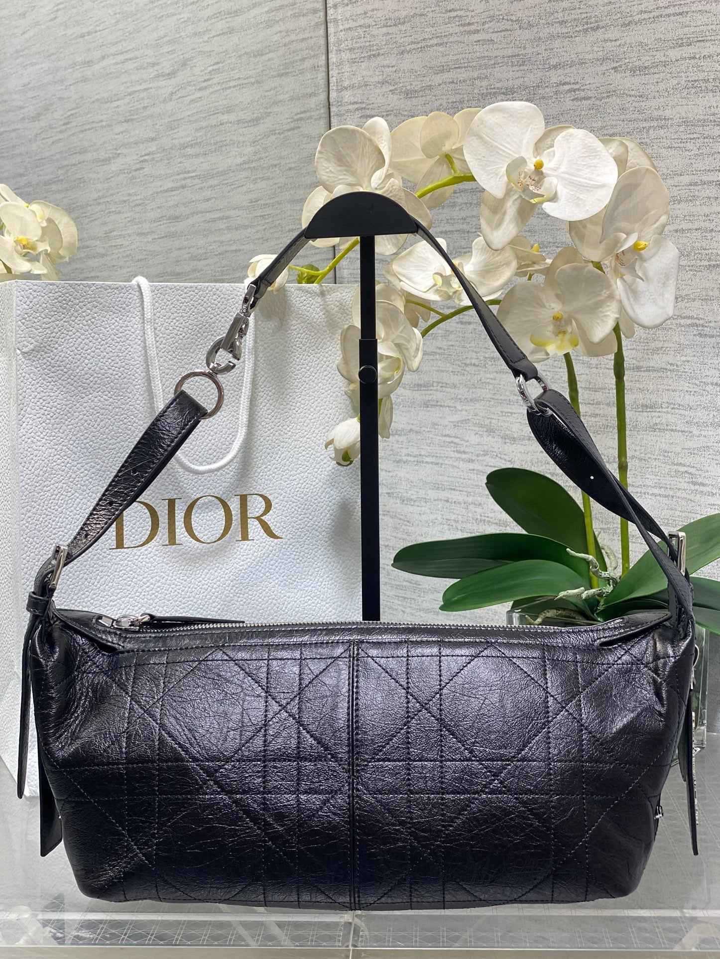 Medium D-Journey Bag in Vintage Smooth Calfskin - M2417 - Black Leather - Default Title - View 1